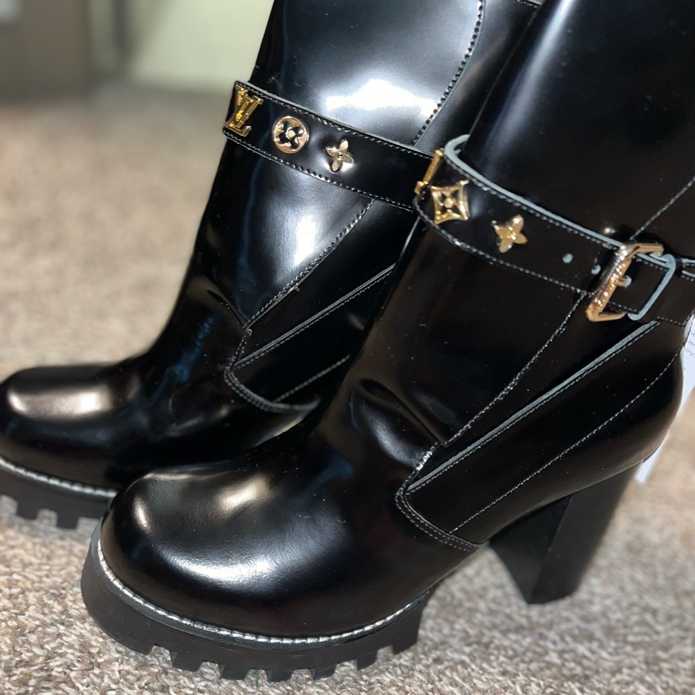 Trendy bootie with a chunky heel
